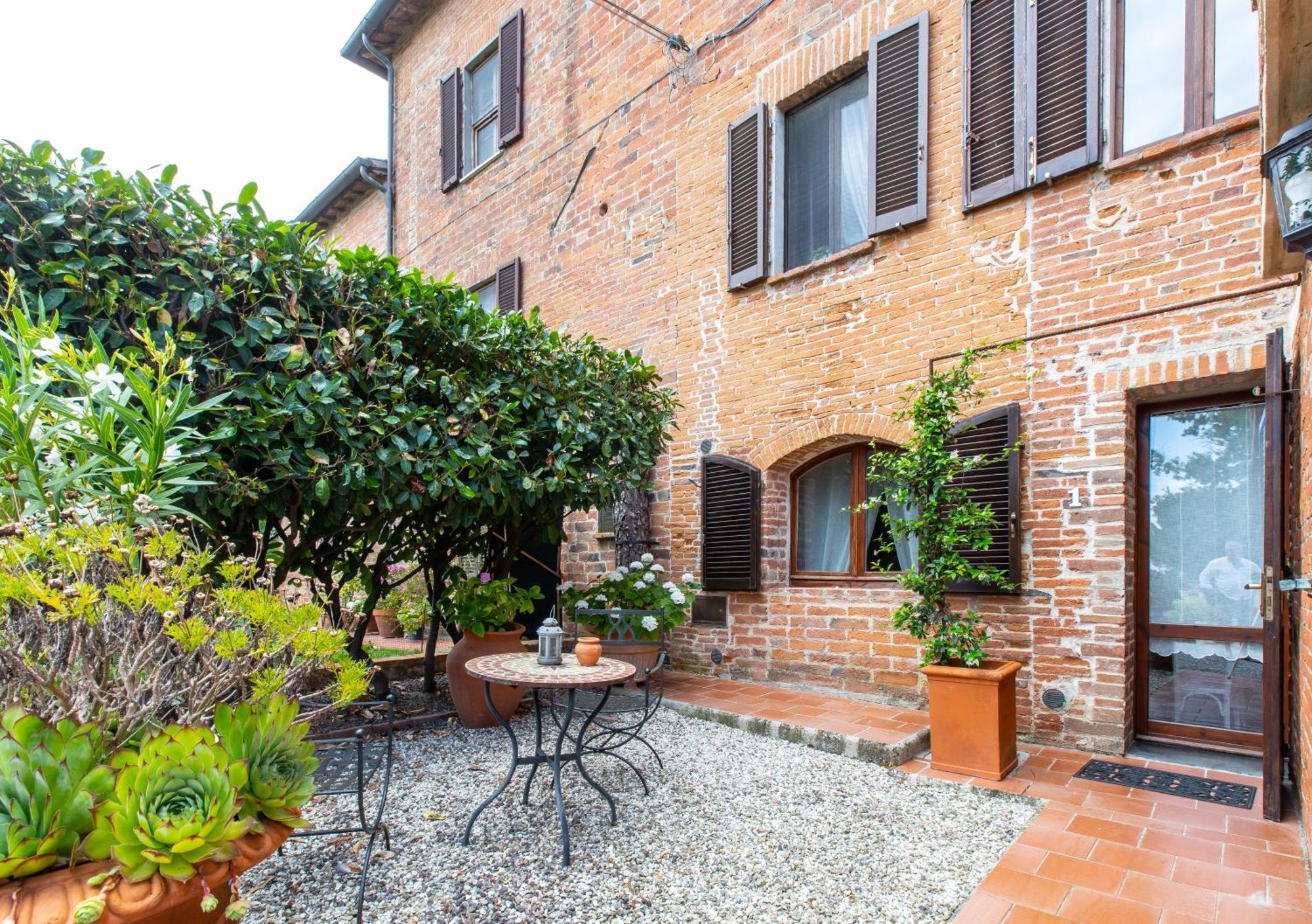 Agriturismo Palazzo Val Del Sasso Villastrada  Buitenkant foto