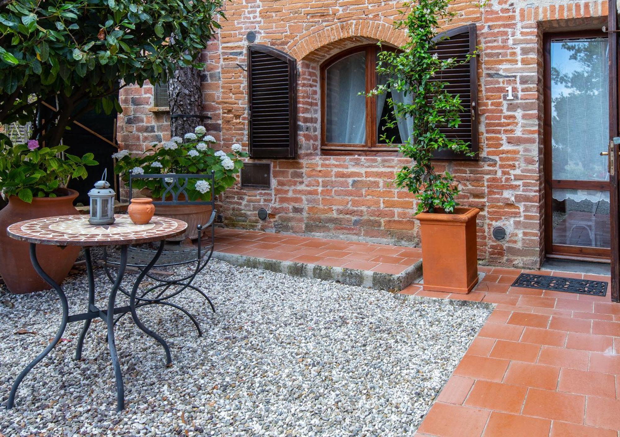 Agriturismo Palazzo Val Del Sasso Villastrada  Buitenkant foto